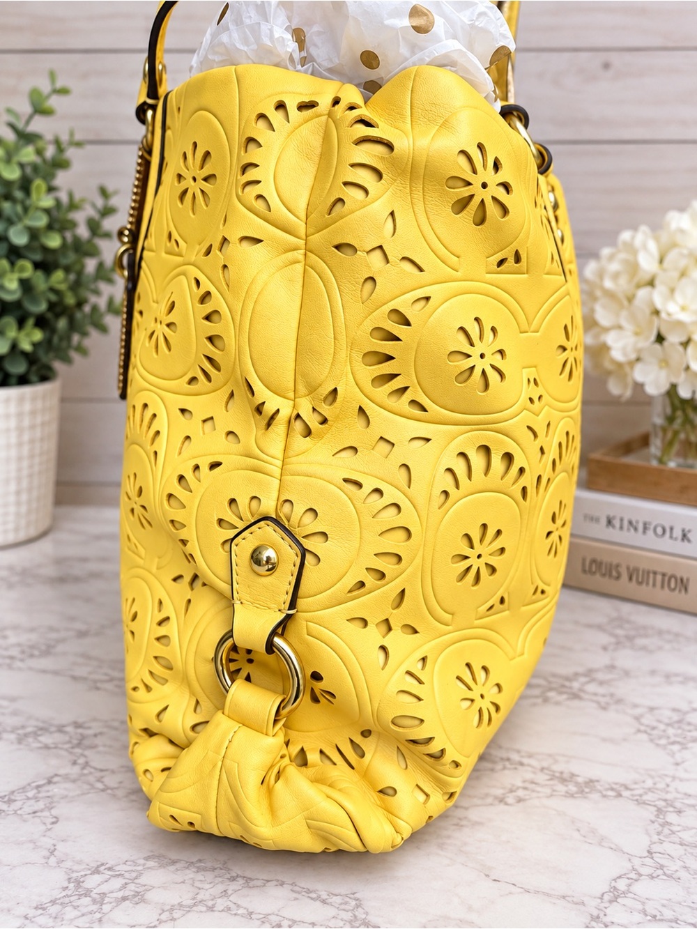 2013 Coach Ashley Lace Eyelet Leather Carryall F21883 – Vintage-Era Rare Yellow - Picture 6 of 16